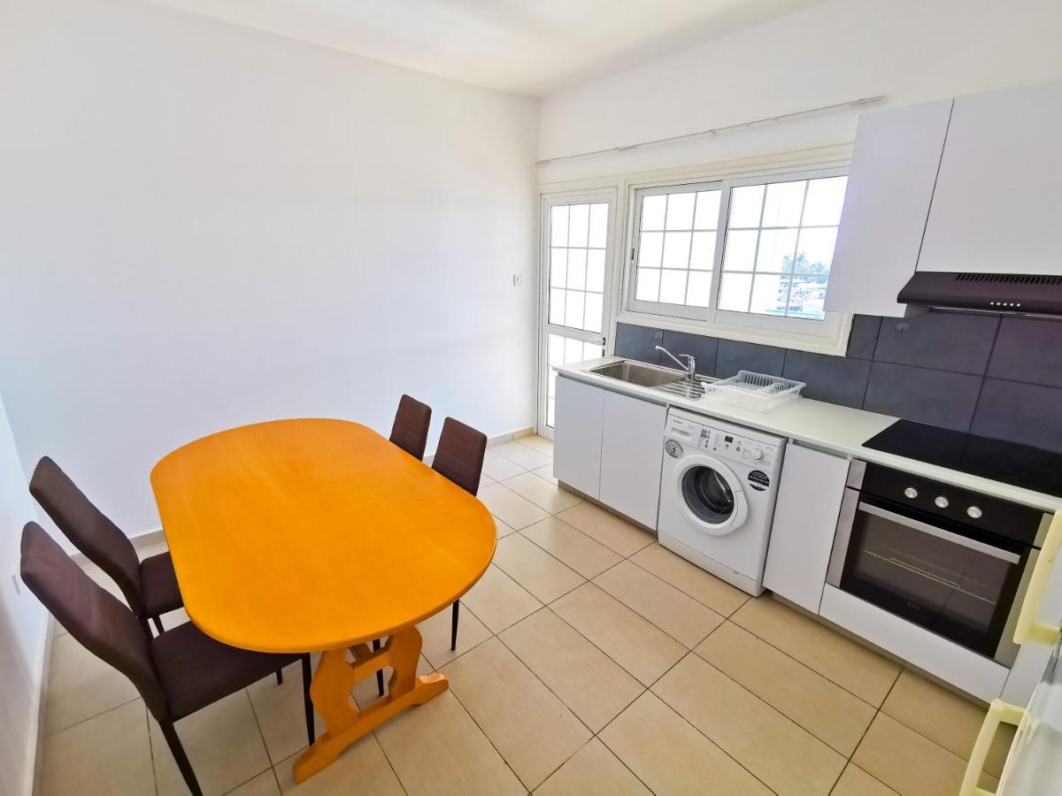 Off Course Seaview Apartment Larnaca Ngoại thất bức ảnh