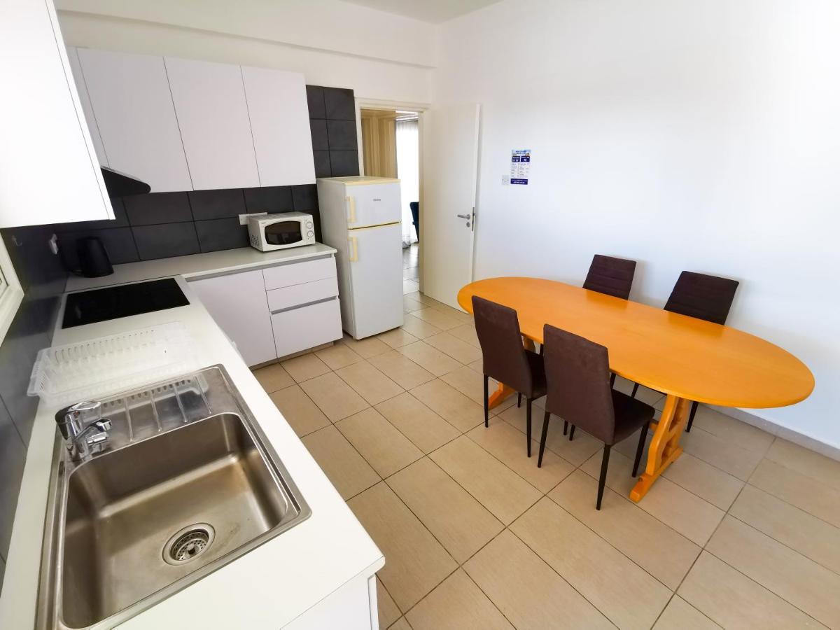 Off Course Seaview Apartment Larnaca Ngoại thất bức ảnh
